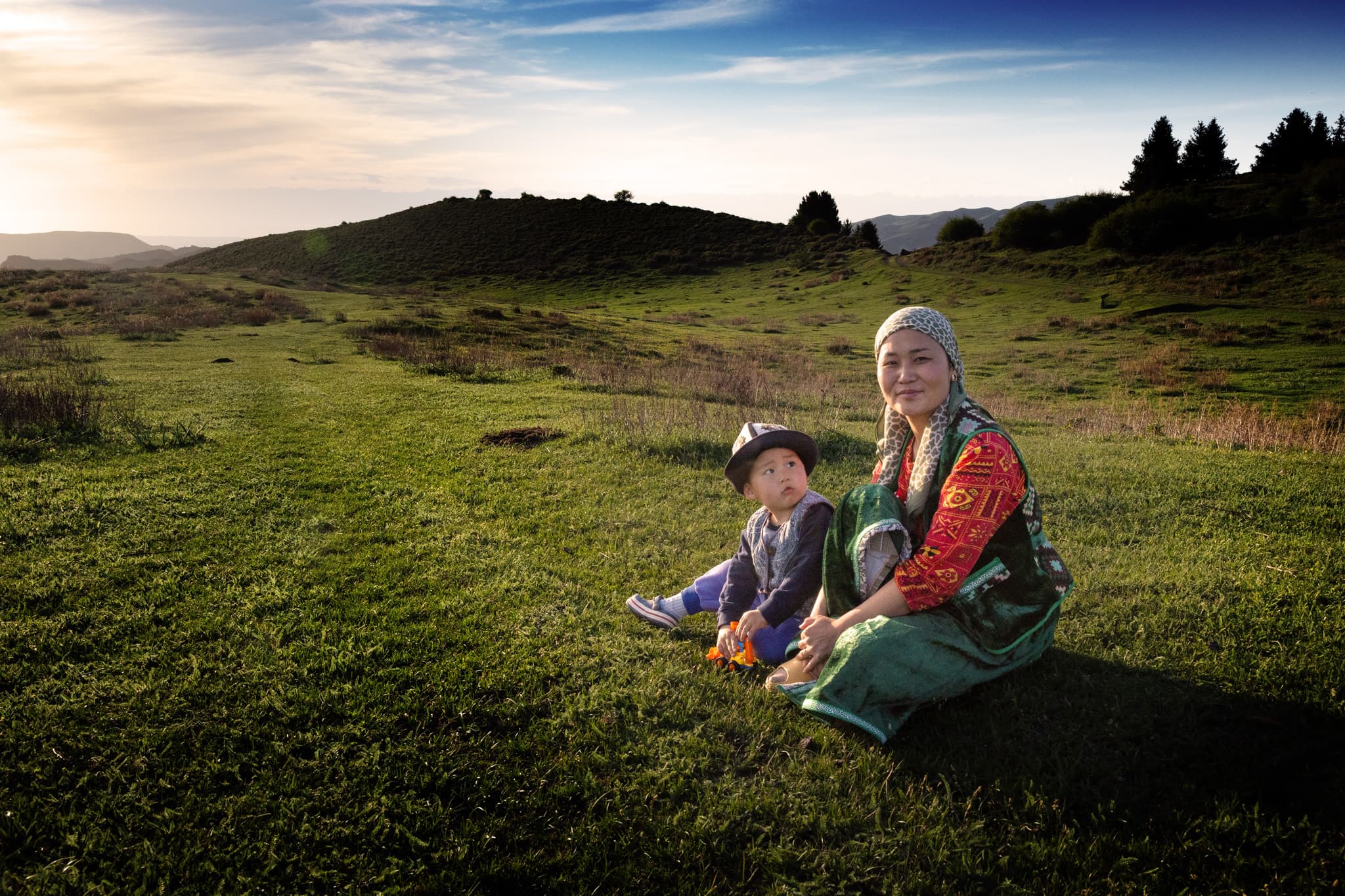 A young woman and her child in Siutuu Bulak